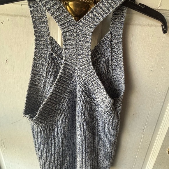 Willow & Clay Blue Sweater with Ribbed Knit and Scoop Neckline Size Medium - Picture 4 of 6